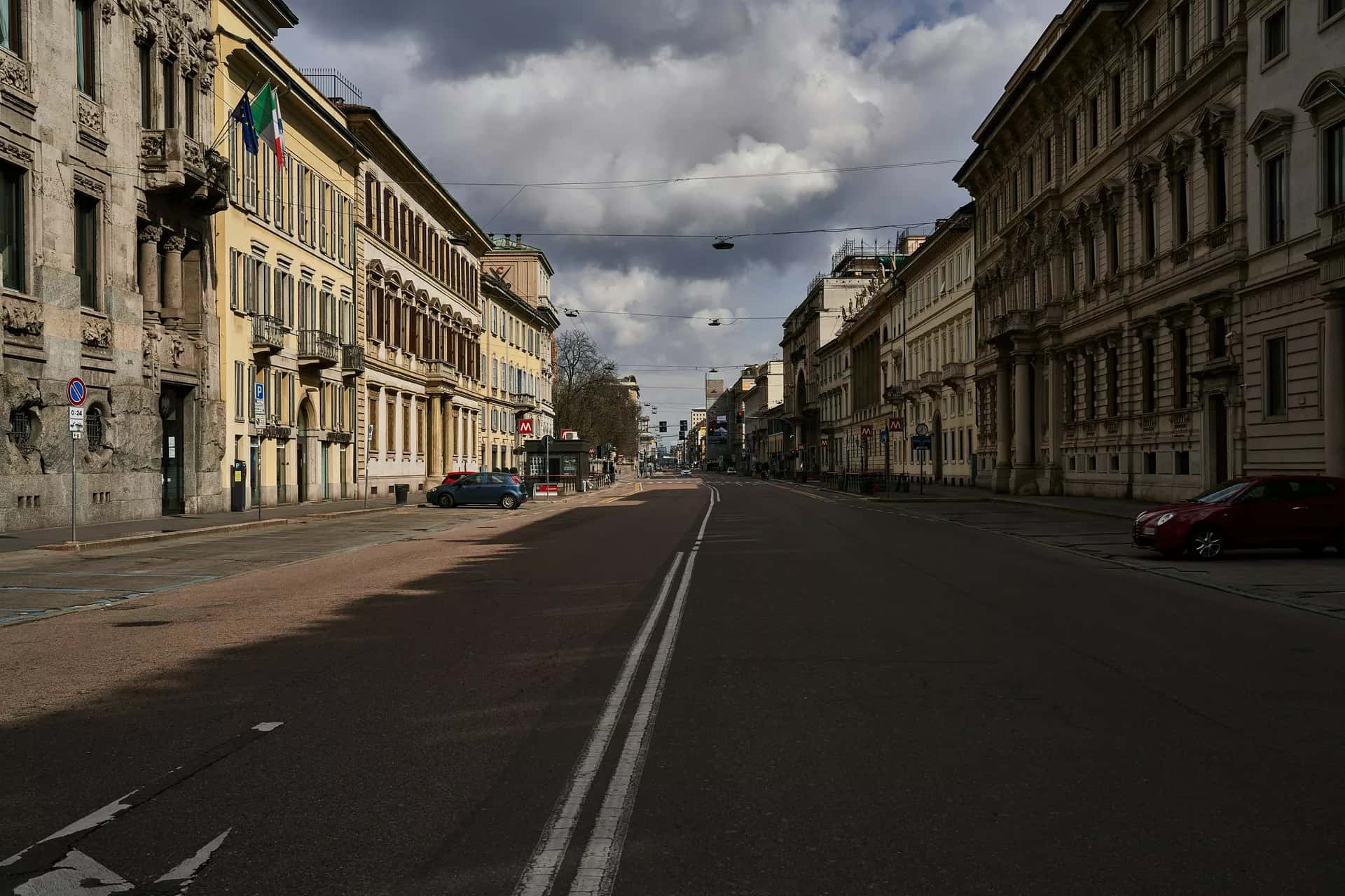 Pazar sabahı boş bir cadde